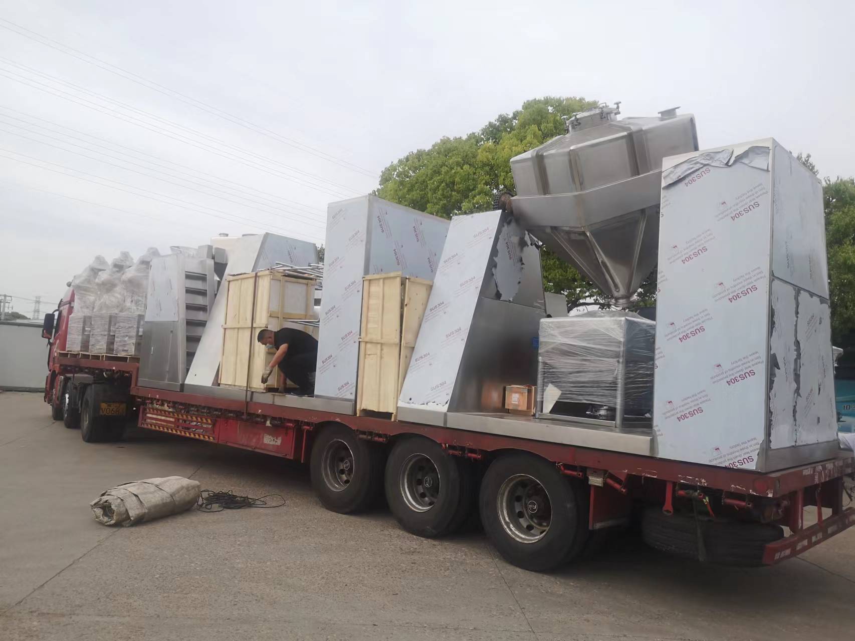 The FZH-2000 Bin blender and pharma bins have been delivered